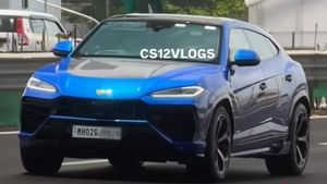 4 கோடி ரூபா காரை ஓட்டிக்கிட்டு போனது அவரா? டிரைவர் வெச்சிக்காம தானே ஓட்டினு போறாரே!