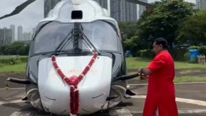 எதோ கார் வாங்கற மாதிரி 150 கோடிக்கு ஹெலிகாப்டர் வாங்கிய குடும்பம்! பூஜைக்கு கொஞ்ச நேரம் வரக்கூட டைம் இல்ல!