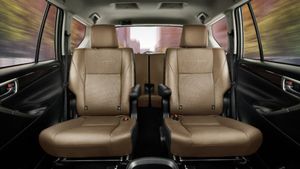 கெஞ்சி கேட்டாலும் ஒரு ரூபாய் கூட குறைக்க மாட்டாங்க! ஆனா இப்ப ரூ1.80 லட்சம் கம்மி விலையில் இந்த காரை வாங்கலாம்!