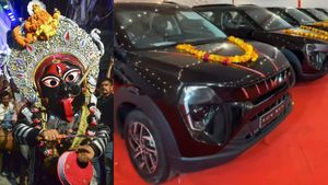 நவராத்திரியில் புது கார் வாங்குறது இதுக்குதானா? ஷோரூமுக்கு போகும் முன்ன தெரிந்துக் கொள்ள வேண்டியவை!