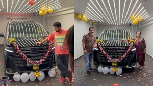 யூடியூபில் சம்பாதித்தே ரூ 1.2 கோடிக்கு காரை வாங்கிய பிரபலம் இவரா? இவ்வளவு சம்பாதிச்சிட்டாரா? 