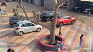 ஒரே குடும்பத்தில் 8 ஆண்டுகளில் 6 கார்களை வாங்கிட்டாங்க! எப்படி தெரியுமா? 