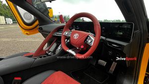 இப்ப புக் பண்ணா பொங்கலுக்கு தான் டெலிவரி கிடைக்கும்! அப்படி இந்த கார்ல என்னதாங்க இருக்குது? 