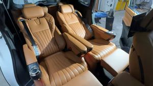 டொயோட்டா இன்னோவா காரை ஆசையாய் வாங்கியதே இதுக்குதானா!! கழட்டி பிரிச்சு போட்டாச்சு!