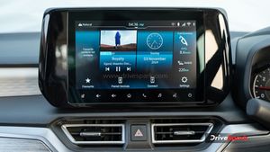 அளவில் எல்லாமே ஒரே மாதிரி தான் இருக்கும்... 10 லட்ச ரூபாயில் கார் வாங்குவதாக இருந்தால் இதை செக் பண்ணுங்க!