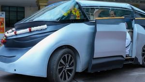 நம் இந்திய இளைஞர்களின் புத்திசாலித்தனத்திற்கு எல்லையே இல்ல! டெஸ்லாவே பார்த்து வியக்கும் ஆட்டோமேட்டிக் கார்!