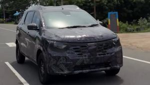 தமிழ்நாட்டில் தென்பட்ட மர்ம கார்! இந்தியாவே இதுக்குதான் தவம் கெடக்குது! இவ்ளோ கம்மியான விலையில் வரப்போகுதா!