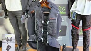 டூவீலருக்கு ஏர்பேக் வந்துடுச்சு! விலை இவ்வளவு கம்மியா? 