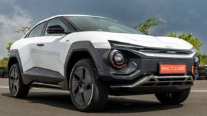 வெறும் 999 பேர் தான் இந்த காரை வாங்க முடியும்! புக்கிங் எப்ப ஸ்டார்ட் ஆகுது தெரியுமா? 