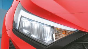 இந்த மாதிரி ஹெட்லைட்கள் தான் நமக்கும், எதிரில் வருபவர்களுக்கும் பிரச்சனை இல்ல! 10 லட்ச ரூபாய் கார்களிலும்...