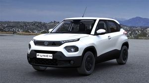 27 கி.மீ மைலேஜ் தரும் இந்த காரை 1.40 லட்சம் பேர் வாங்கிட்டாங்க! அதுவும் வெறும் 10 மாசத்துல! 