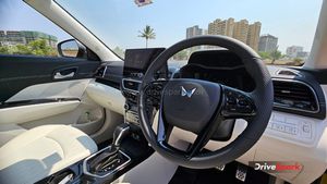 டாடா, ஹூண்டாய்னு எதிர்பார்த்தோம்... ஆனா 2025இல் கார் மார்க்கெட்டை தலைக்கீழா புரட்டி போட்ட கம்பெனி இதுவா?