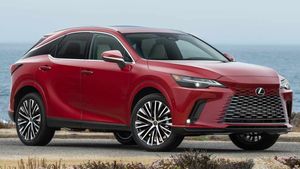 ரோட்டில் இயங்கும் மினி சொகுசு கப்பல்! காருக்குள் மியுசிக் சிஸ்டத்தின் மதிப்பு மட்டும் 2 லட்ச ரூபாய்!