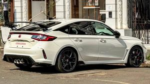 என்னங்க பெரிய லம்போர்கினி...? இந்தியாவில் சுற்றி திரிந்த ஹோண்டாவின் தரமான கை வண்ணம்!!