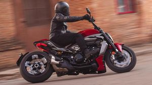 இன்னோவா காரை இதைவிட கம்மியான விலையில் வாங்கிடலாம்! டுகாட்டி பார்த்து பார்த்து உருவாக்கிய 'இயந்திர குதிரை'!!