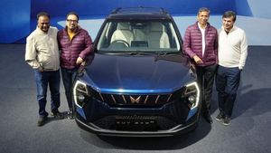 இரண்டிற்கும் 1 லட்சம் ரூபாய் விலை வித்தியாசம்... மஹிந்திராவின் புதிய எலக்ட்ரிக் காரை எப்படி வாங்குவது பெஸ்ட்?