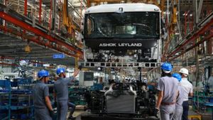 முதல்வரின் ஒரே கையெழுத்தில் வருஷத்துக்கு 10,000 பேருக்கு வேலை! சென்னையில் ஆலை இருக்குறது பத்தாதுனு இங்க வேறயா!