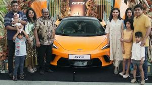 மெக்லாரன் கார் வாங்கும் அளவுக்கு தொழிலில் பணம் கொட்டுது... இந்தியாவிலேயே ஒரேயொரு ஷோரூம் தான் இருக்கு!