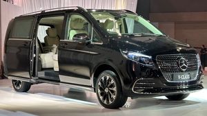 வெளியே என்ன நடந்தாலும் உள்ளே எதுவும் தெரியாது! 4 வருஷத்துக்கு பின் வந்த சாலையில் மிதக்கும் சொகுசு 'கப்பல்'!!