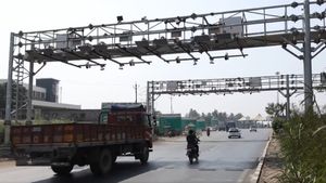 டோல் பூத் எல்லாம் காணாமல் போக போகுது! இனிமே பணம் செலுத்துவது எப்படி? முழு விளக்கம்!