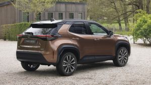 ஹைபிரிட் பவர்ட்ரெயின் கொண்ட புதிய டொயோட்டா எஸ்யூவி அறிமுகம்