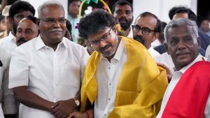 விஜய் கிடையாது! இவர்தான் தமிழகத்தின் அடுத்த முதல்வர்? யாருமே எதிர்பார்க்காத ட்விஸ்ட்!