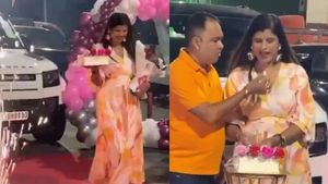 டிஃபெண்டர் கார் வைத்துள்ளார் என்றெல்லாம் போலீசார் பார்க்கல... பிசியான மேம்பாலத்தில் தம்பதி செய்த காரியம்!
