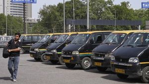 E20 பெட்ரோலுக்கு எதிராக முதல் போராட்டம்!  நாடாளுமன்றத்தை நோக்கி பேரணி அறிவித்த டாக்ஸி ஓட்டுனர்கள்