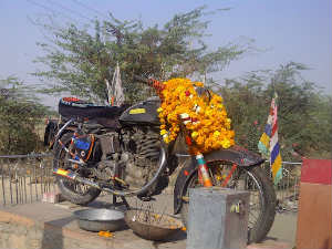 புல்லட் பாபா கோயில் புல்லட் பாபா கோயில்