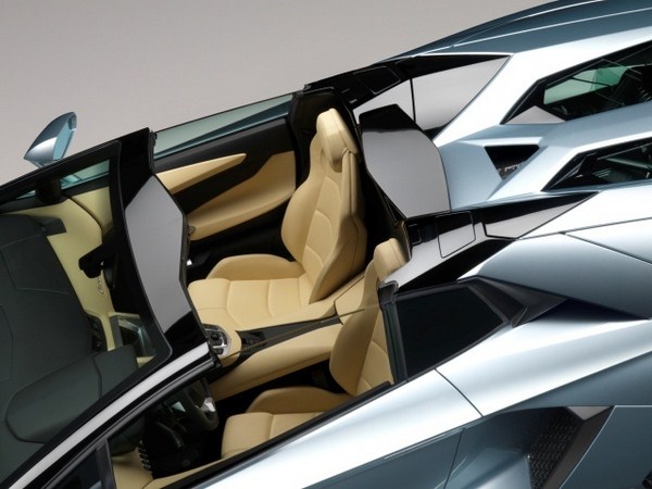 லம்போ அவென்டேடார் ரோட்ஸ்டெர்