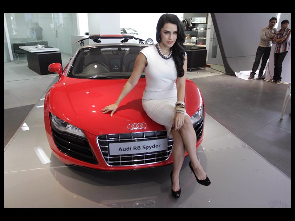 ஆடியின் மிகப்பெரிய கார் ஷோரூம்