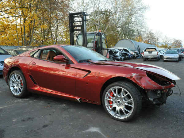 ஏலத்திற்கு வந்த ரொனால்டோ ஃபெராரி கார்