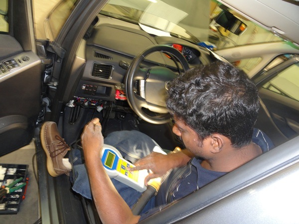 தன்னம்பிக்'கை' இளைஞர் உதயகுமார்