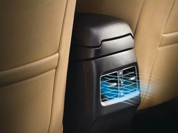 ரியர் ஏசி வென்ட்: 