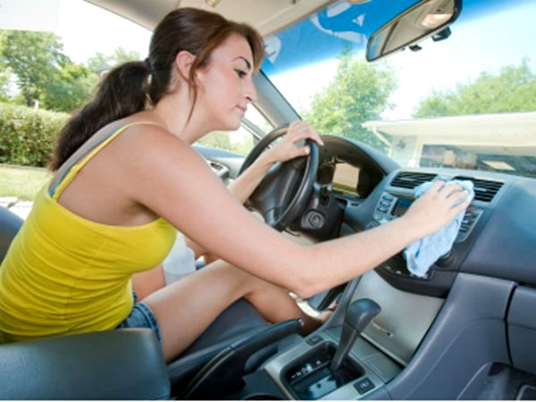 தூசியுடன் வரும் கார்