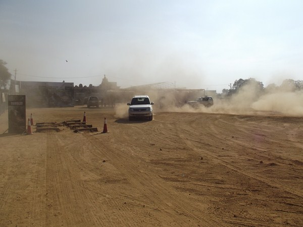 டாடா சஃபாரி ஸ்ட்ராம் எக்ஸ்டீரிம் டிரைவ்