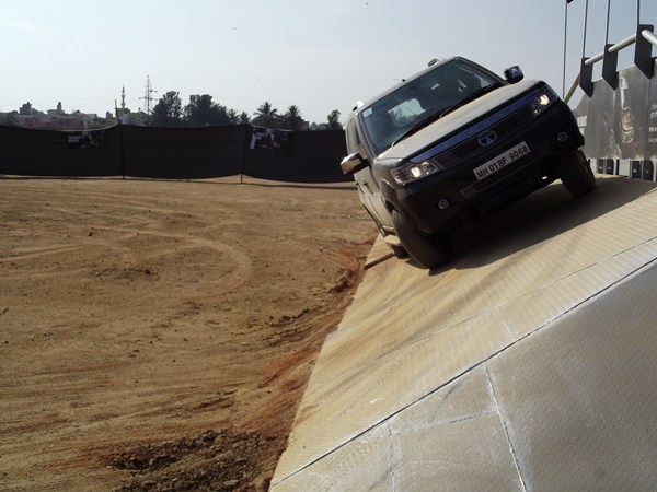 டாடா சஃபாரி ஸ்ட்ராம் எக்ஸ்டீரிம் டிரைவ்