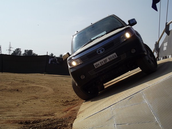 டாடா சஃபாரி ஸ்ட்ராம் எக்ஸ்டீரிம் டிரைவ்