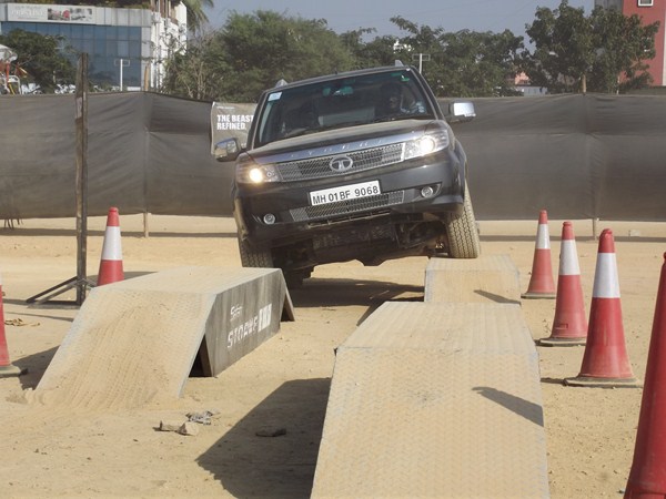 டாடா சஃபாரி ஸ்ட்ராம் எக்ஸ்டீரிம் டிரைவ்