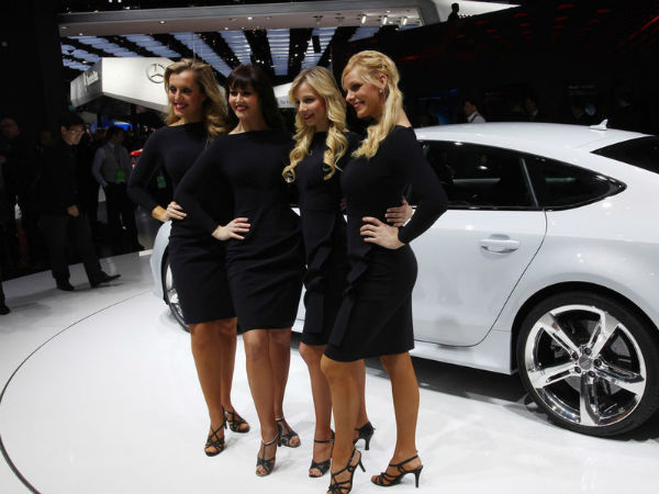 டெட்ராய்ட் ஆட்டோ ஷோவில் அழகிகள்