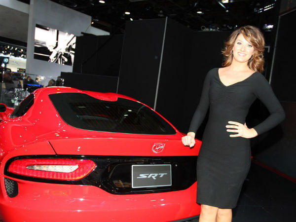 டெட்ராய்ட் ஆட்டோ ஷோவில் அழகிகள்