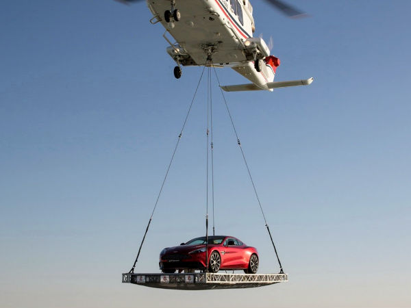 ஹெலிபேடில் இறக்கும் முயற்சியில் விமானி