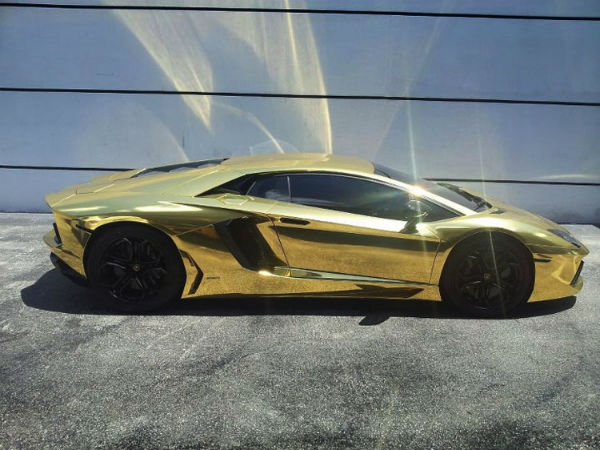 தகதகக்கும் தங்க லம்போர்கினி சூப்பர் கார்!