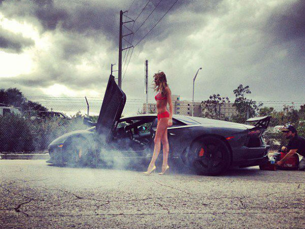 ஒரே கல்லில் ரெண்டு மாங்காய் விளம்பரம்