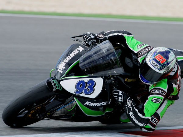 டோணிக்கு பைக் ரேஸ் அணியின் அசத்தல் 