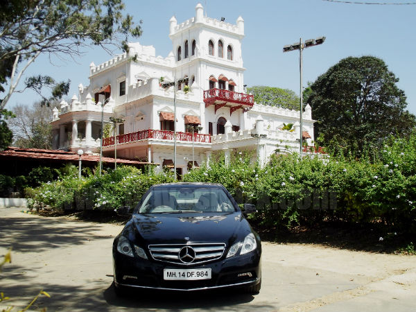 ரியர் பார்க்கிங் கேமரா இல்லை