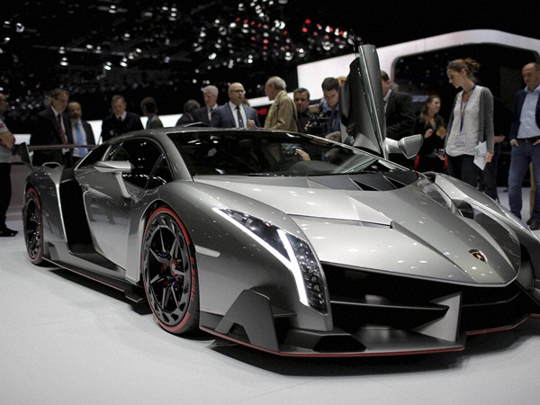 லம்போர்கினி வெனினோ