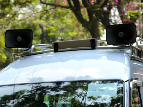 குமாரசாமியின் தேர்தல் பிரச்சார வேன் குமாரசாமியின் தேர்தல் பிரச்சார வேன்