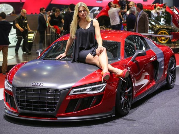 ஜெனீவா மோட்டார் ஷோவில் அழகிகள்