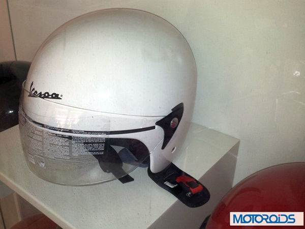  இரட்டை வண்ண வெஸ்பா ஸ்கூட்டர்